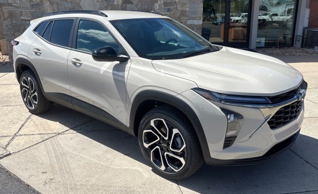 2026 Chevrolet Trax 2RS in White Sands — front three-quarter view